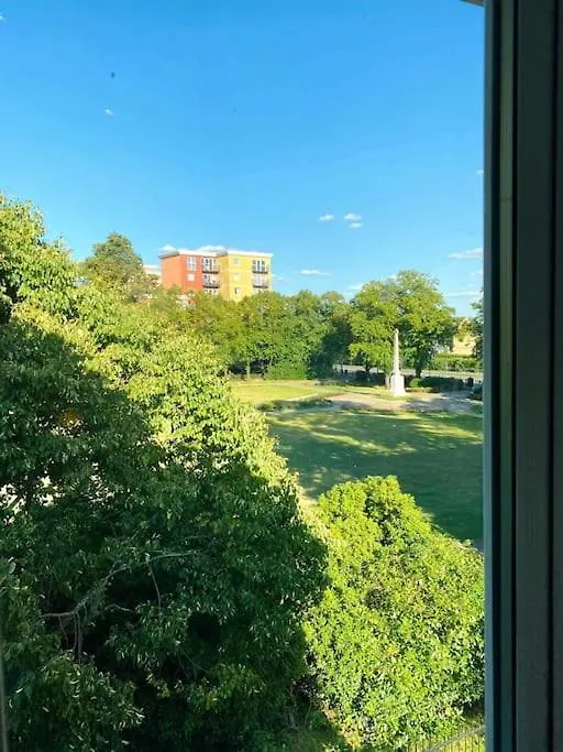 Specious Parkview Apartment, 4 Mins Walk To Underground Ilford Apartment