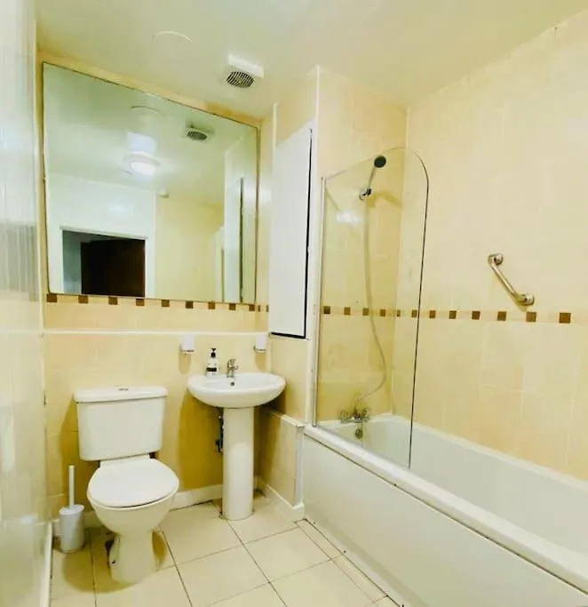 Specious Parkview Apartment, 4 Mins Walk To Underground Ilford United Kingdom