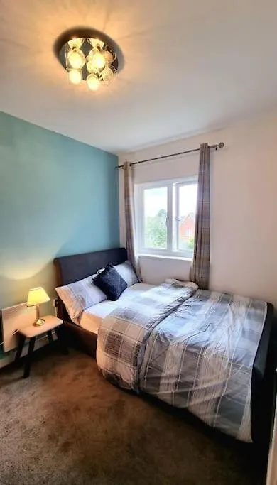 Specious Parkview Apartment, 4 Mins Walk To Underground Ilford 0*,