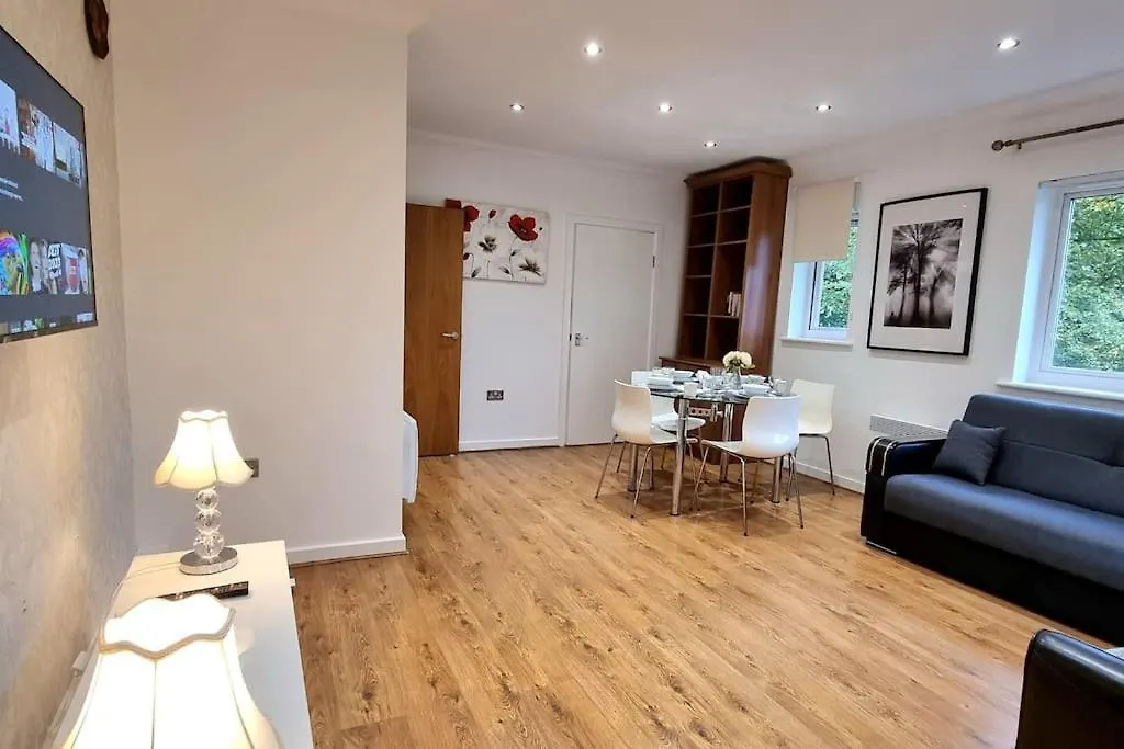 Apartment Specious Parkview Apartment, 4 Mins Walk To Underground Ilford