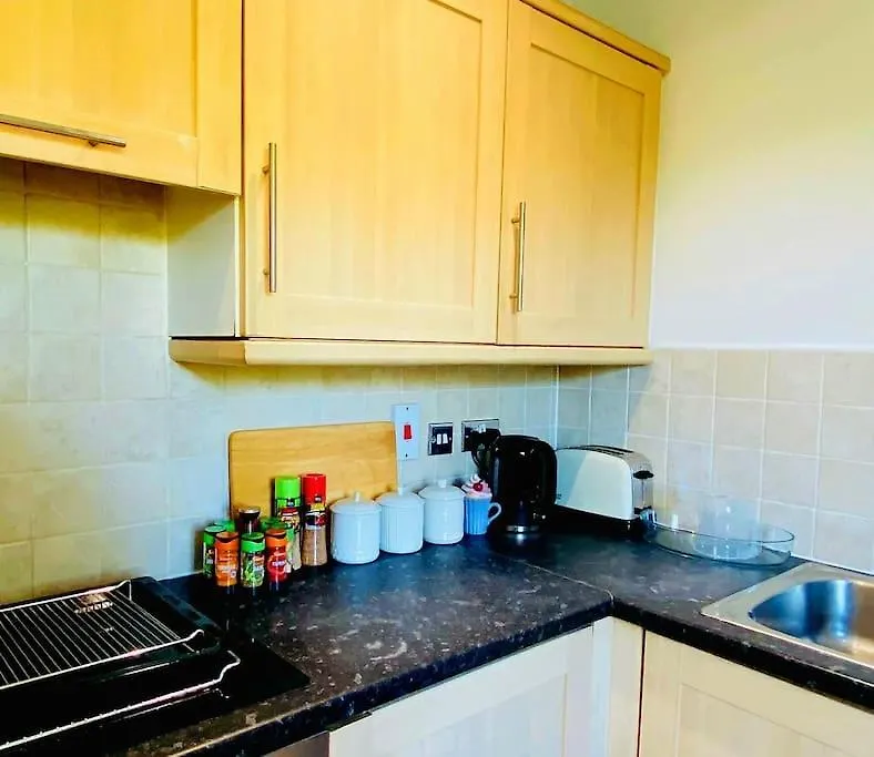 Specious Parkview Apartment, 4 Mins Walk To Underground Ilford United Kingdom