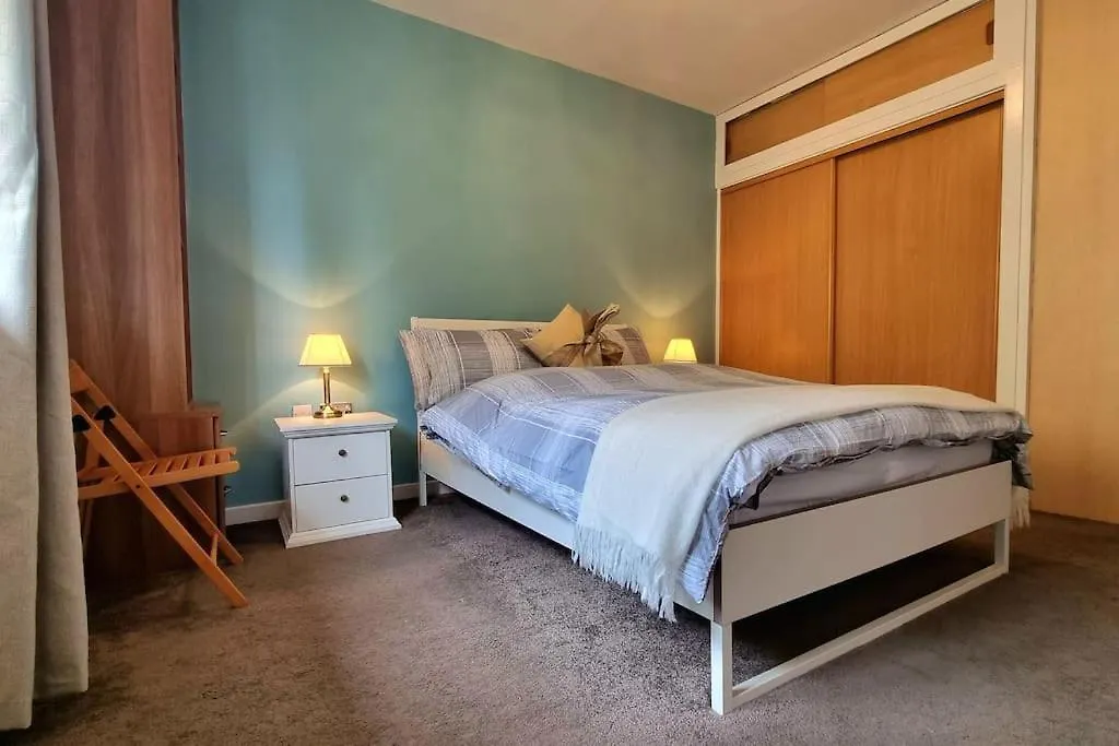 Specious Parkview Apartment, 4 Mins Walk To Underground Ilford