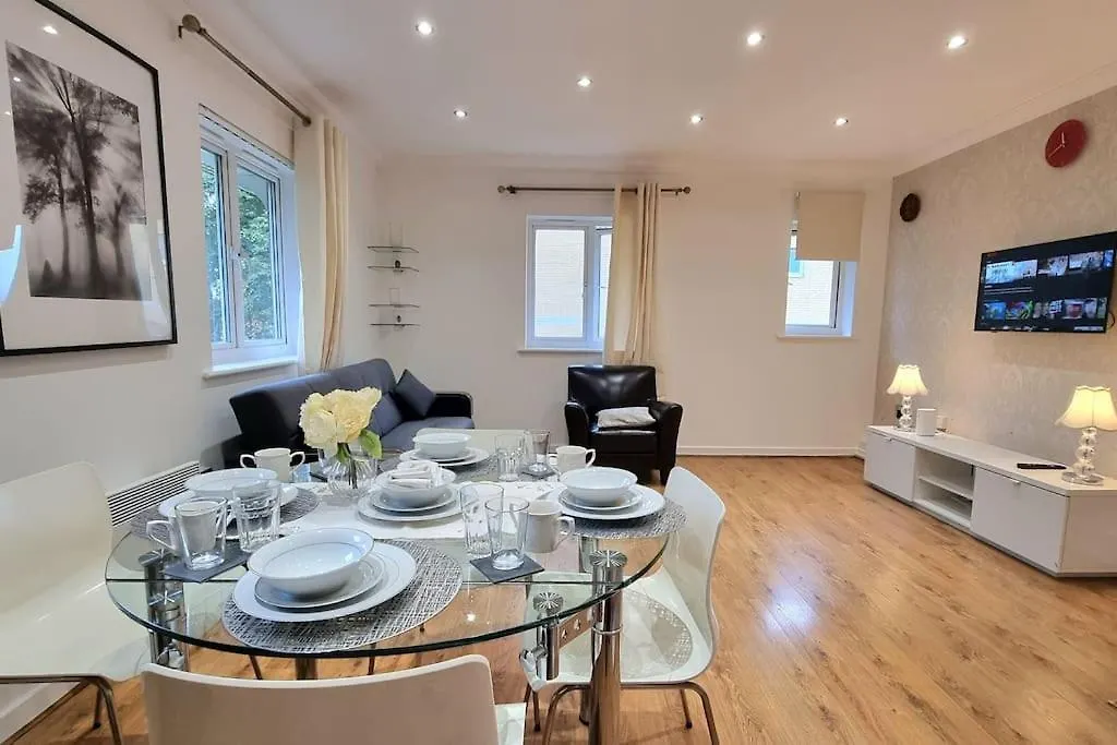 Apartment Specious Parkview Apartment, 4 Mins Walk To Underground Ilford
